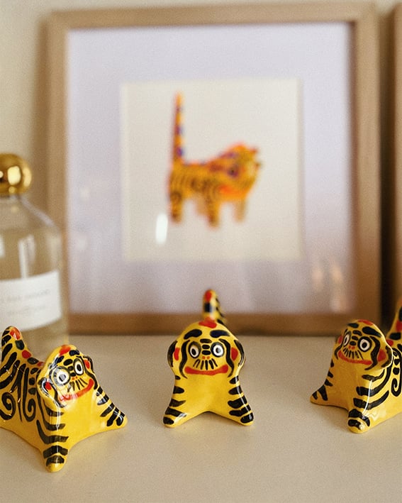 Hariko no Tora ceramic figurine | camille-gressier